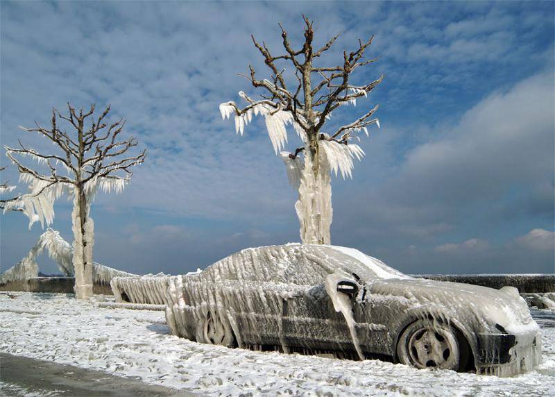 Illustration for article titled These alien-looking ice sculptures formed all on their own